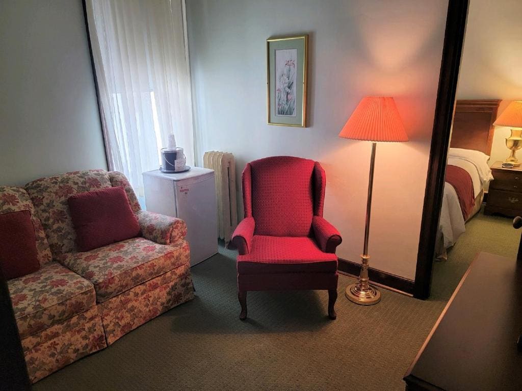 Penn Wells Hotel - View 2