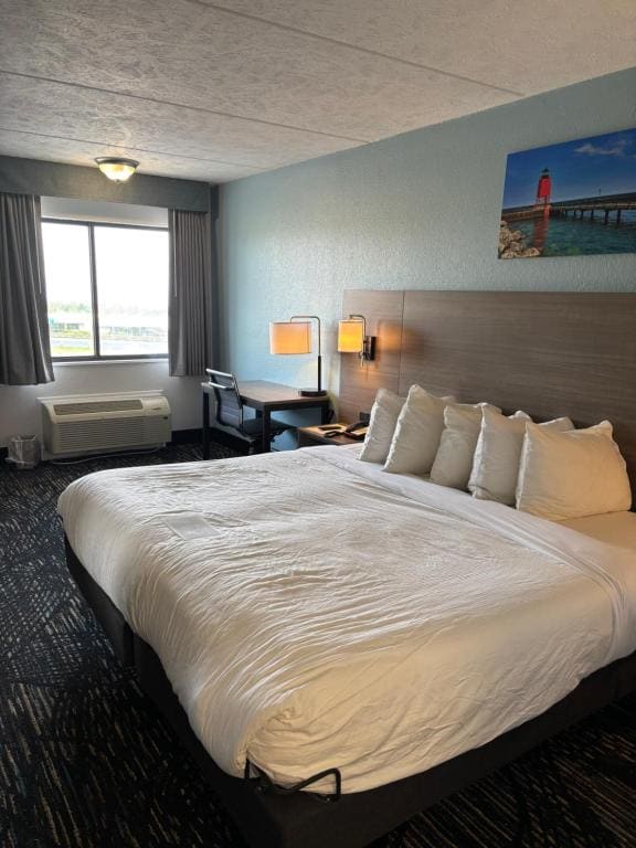 Baymont by Wyndham Petoskey - View 2