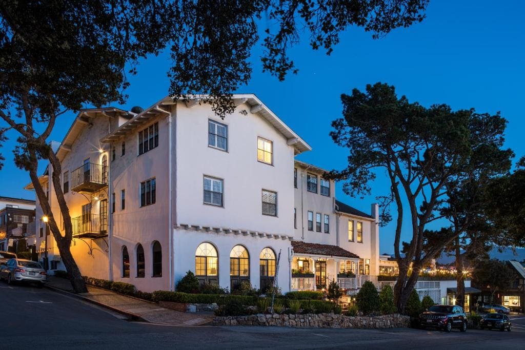 Pine Inn - Carmel - Main view