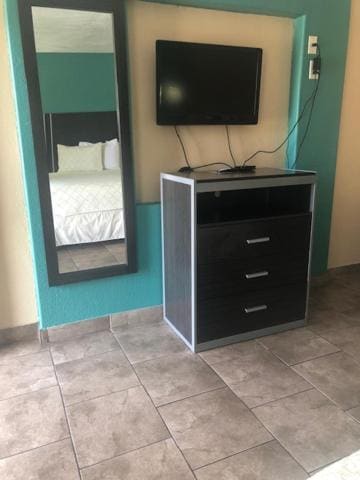 Pinn Road Inn and Suites Lackland AFB and Seaworld - View 5