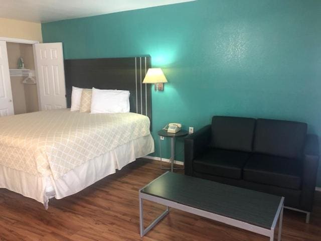 Pinn Road Inn and Suites Lackland AFB and Seaworld - View 7
