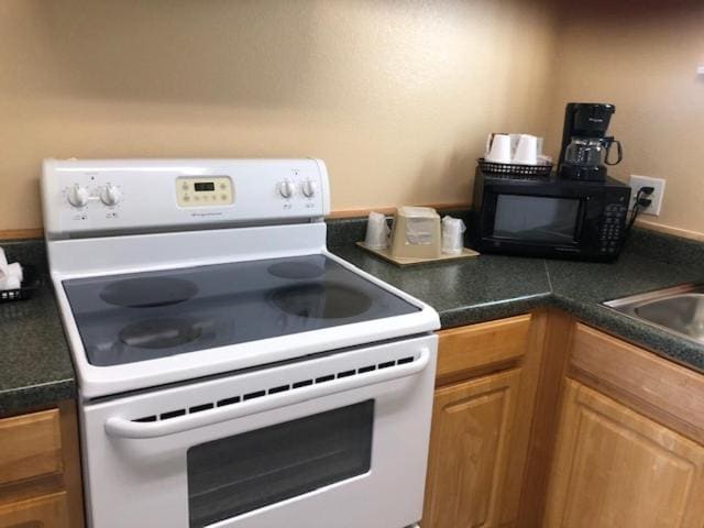 Pinn Road Inn and Suites Lackland AFB and Seaworld - View 4