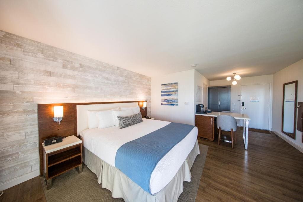 SeaCrest Oceanfront Hotel - View 2