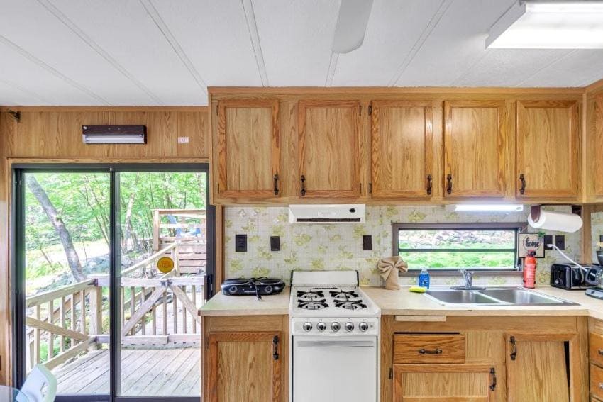 Pocono Family 3Bedroom House - View 4