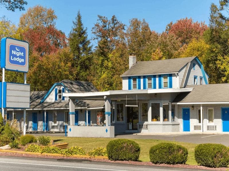 POCONO NIGHT LODGE - View 4