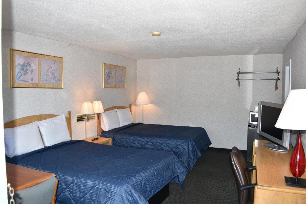 POCONO NIGHT LODGE - View 6