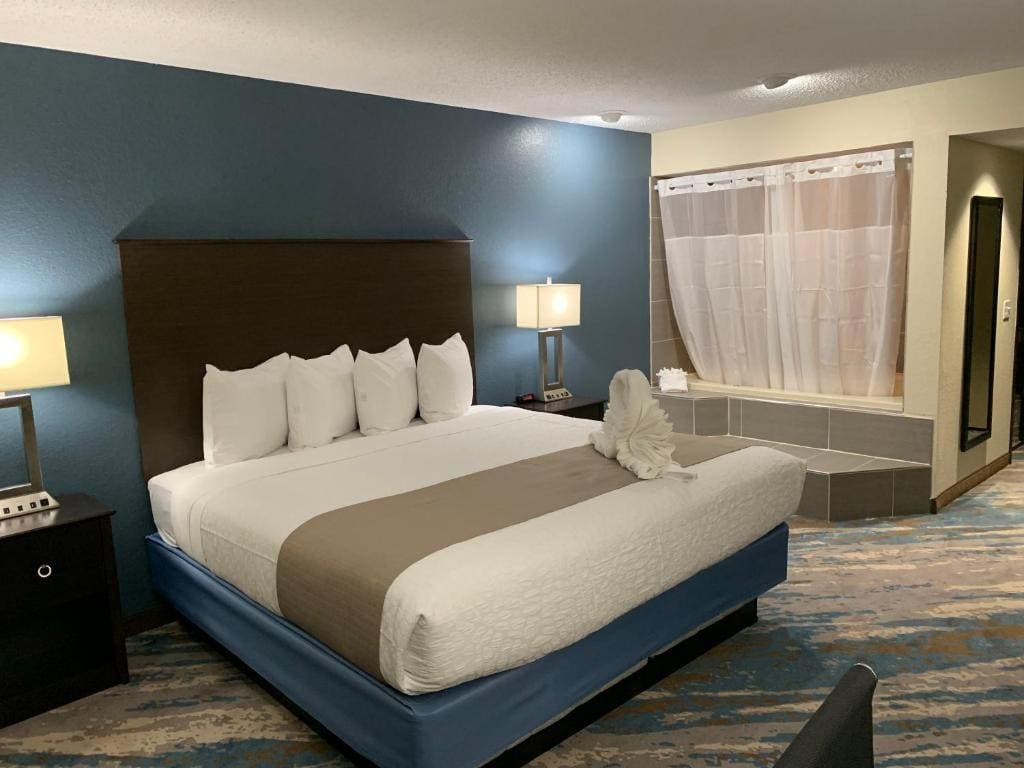 AmericInn by Wyndham Prairie du Chien - View 7