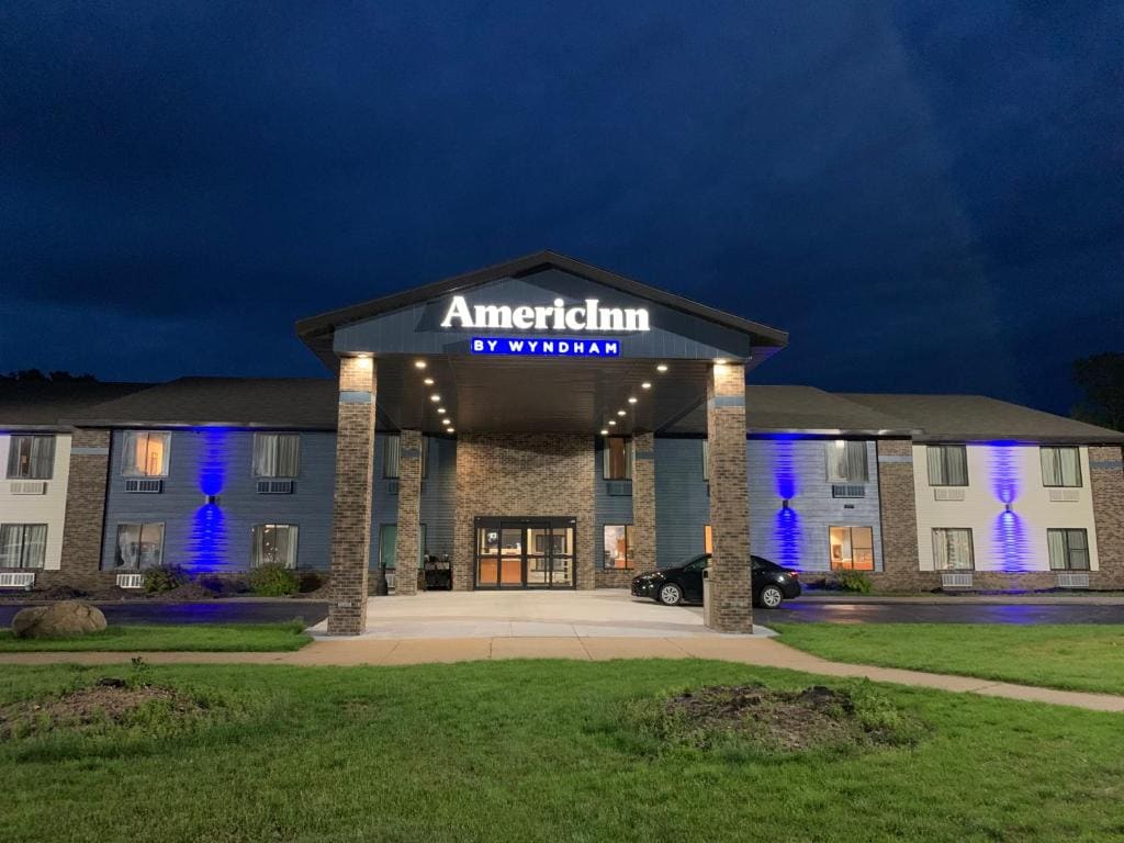 AmericInn by Wyndham Prairie du Chien - View 5