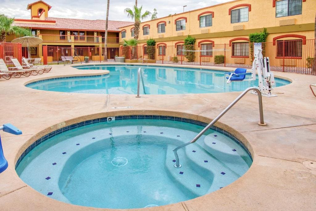Quality Inn & Suites Goodyear - Phoenix West - View 4