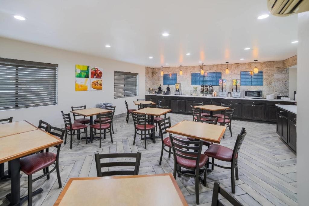 Quality Inn & Suites Goodyear - Phoenix West - View 3