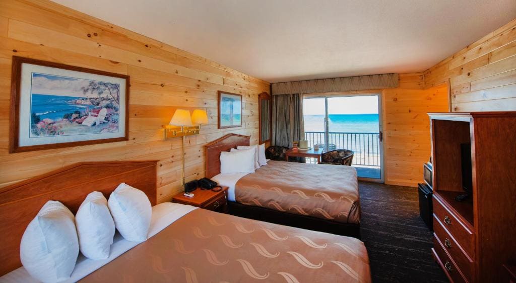 Quality Inn & Suites Mackinaw City Beachfront - View 5