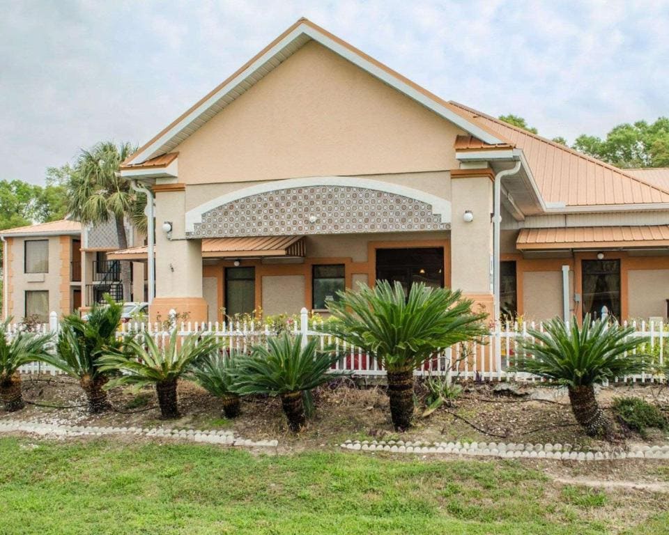 Quality Inn near Manatee Springs State Park - View 5