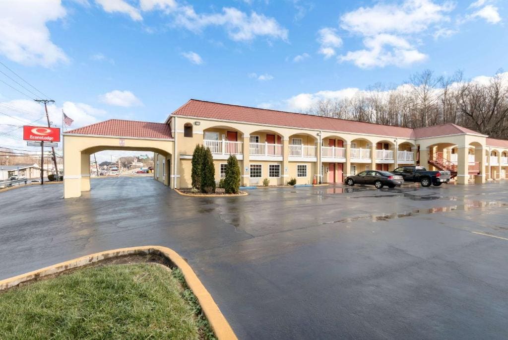 Econo Lodge Huntington - Barboursville University Area - View 4