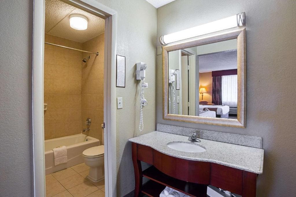 Quality Inn Hurricane Mills I-40 - View 3