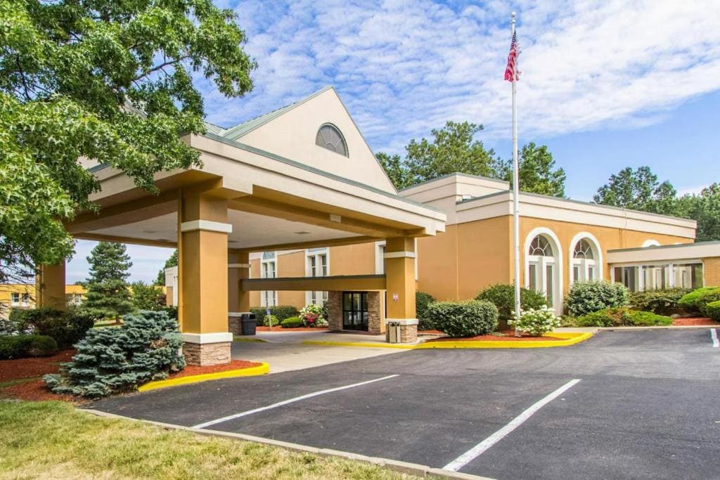GreenRidge Hotel - Main view