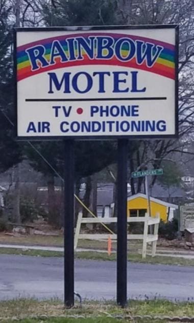 Rainbow Motel - Main view