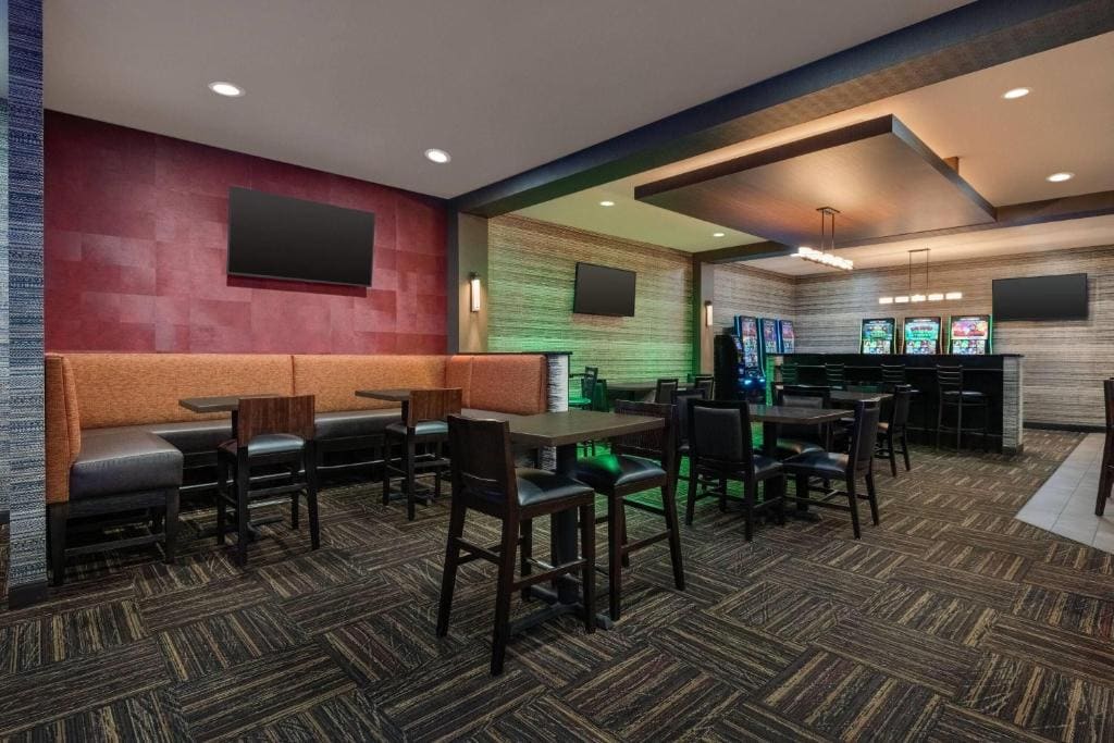 Ramada by Wyndham Grand Forks - View 7