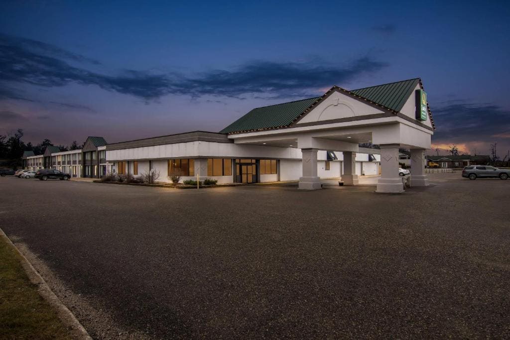 Quality Inn & Suites - Main view