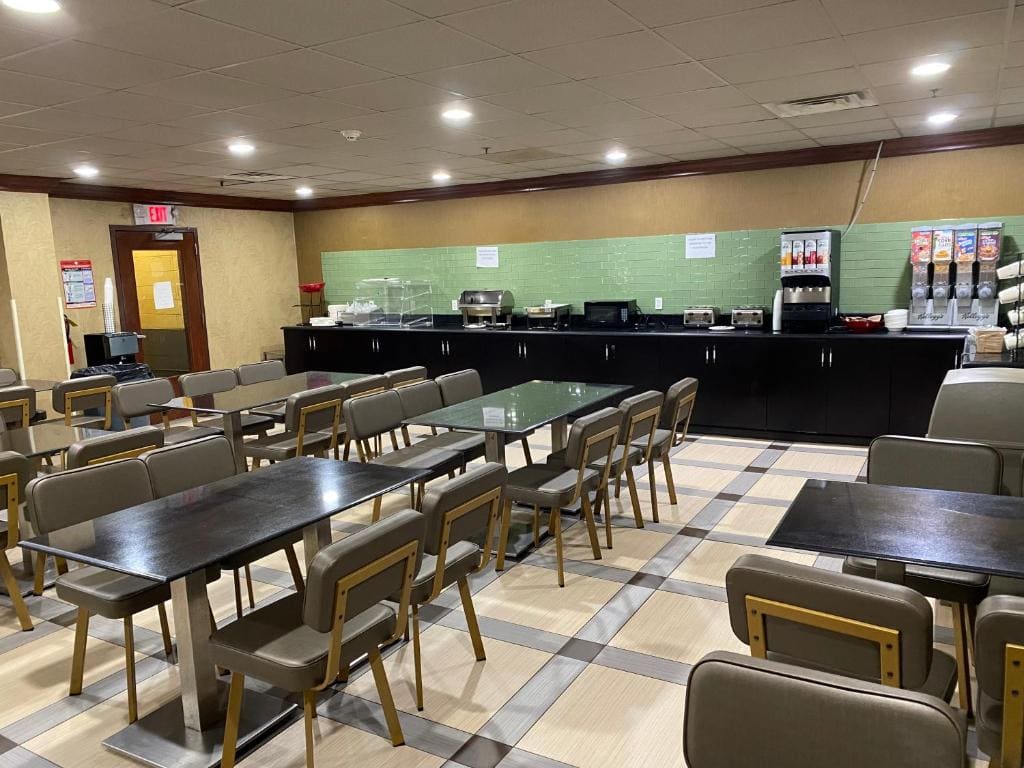 Ramada by Wyndham Rochelle Park Near Paramus - View 3