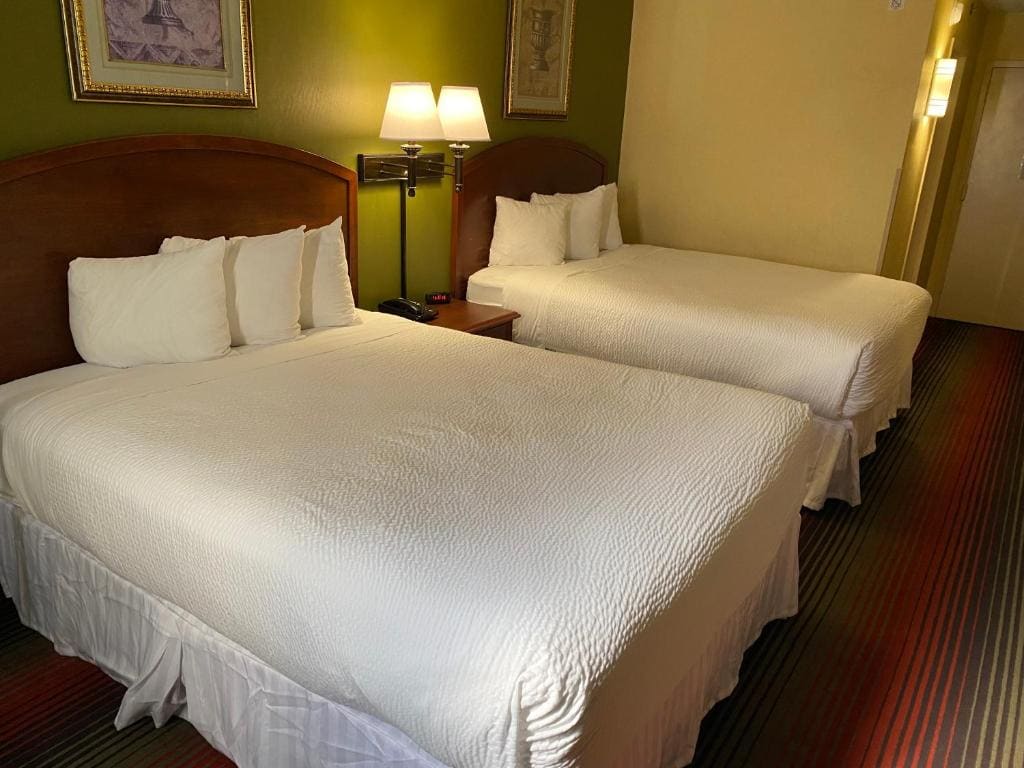 Ramada by Wyndham Rochelle Park Near Paramus - View 7