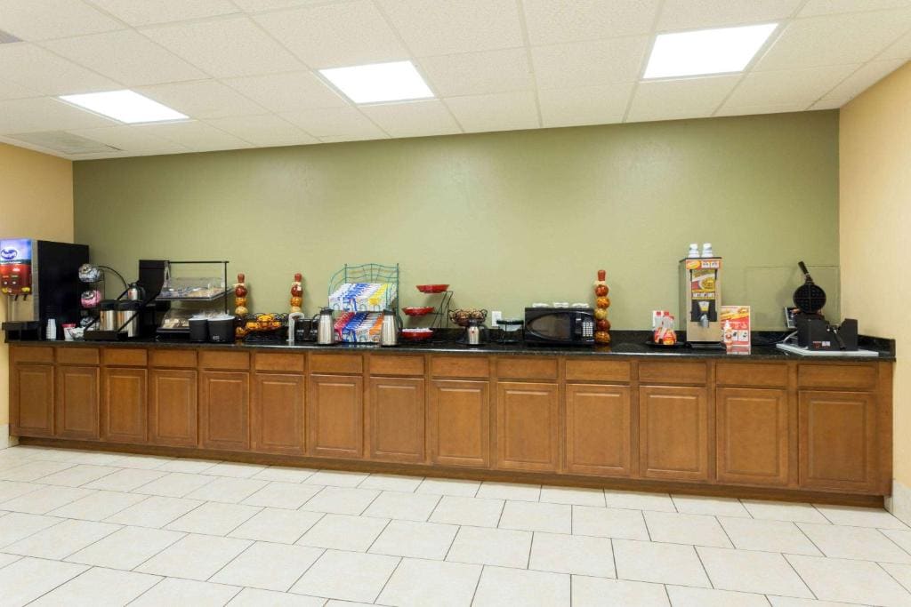 Ramada by Wyndham Lake Placid - View 6