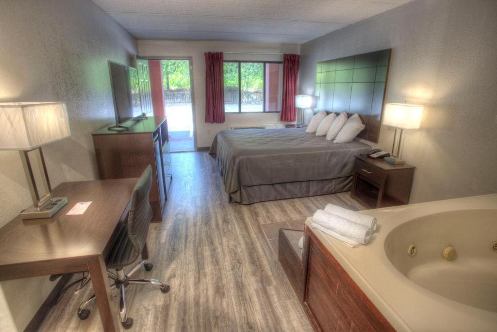 Econo Lodge Helen - View 6