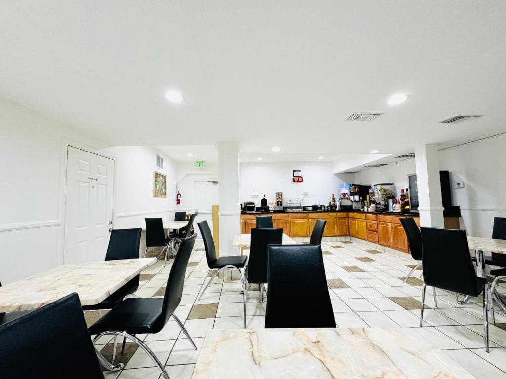 Ramada by Wyndham San Diego Airport - View 4