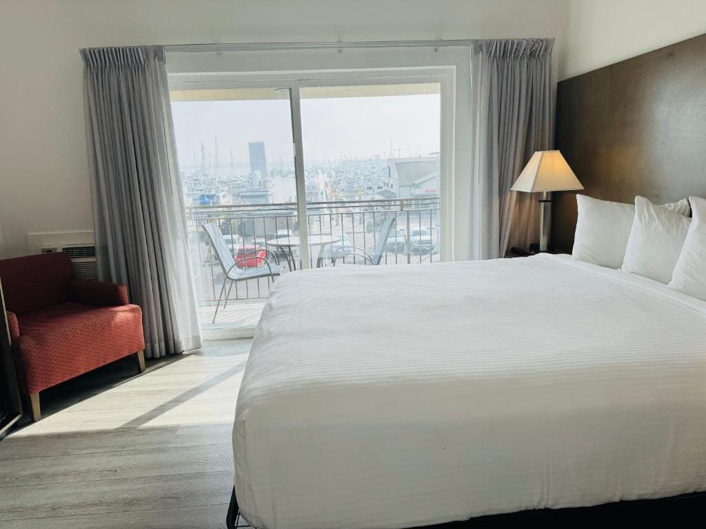 Ramada by Wyndham San Diego Airport - View 6