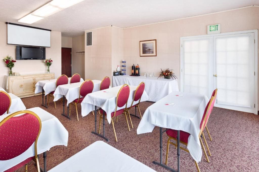 Ramada by Wyndham Moses Lake - View 3