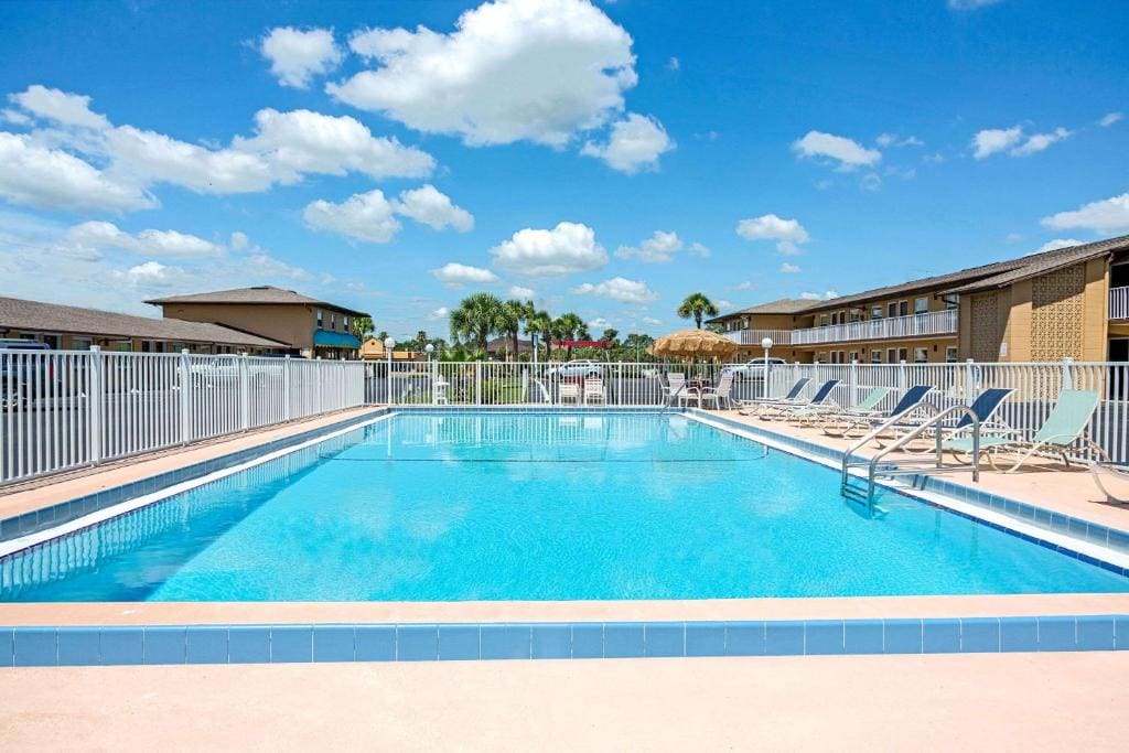 Knights Inn Kissimmee - View 3