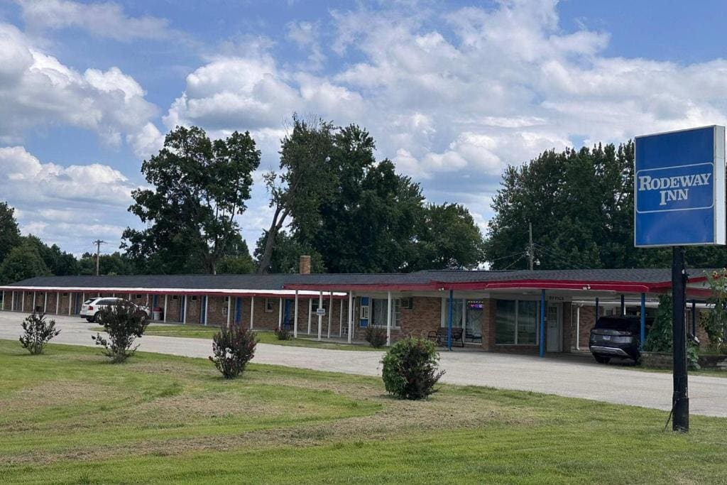 Rodeway Inn Flora - Main view