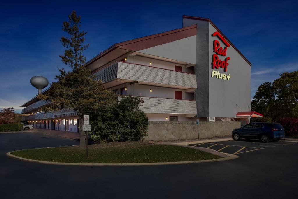 Red Roof PLUS Chicago - Hoffman Estates - View 5