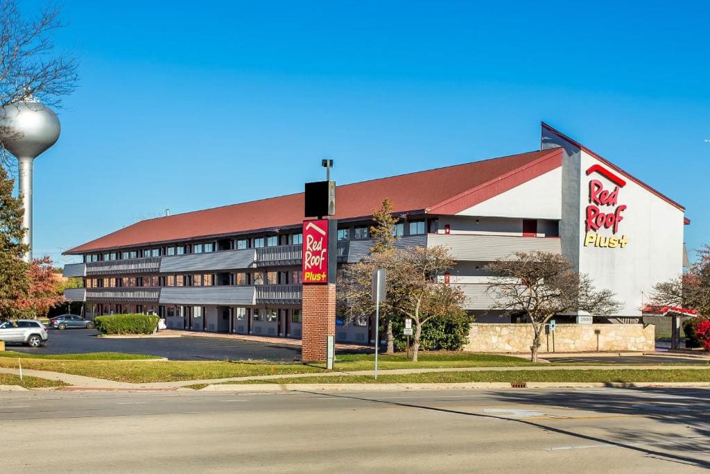Red Roof PLUS Chicago - Hoffman Estates - View 4