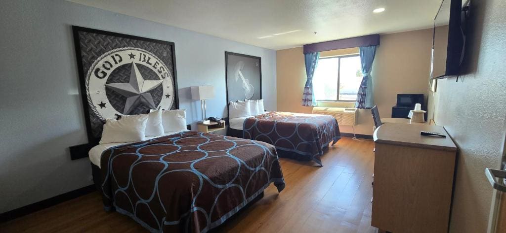 Super 8 by Wyndham New Braunfels I-35 - View 6