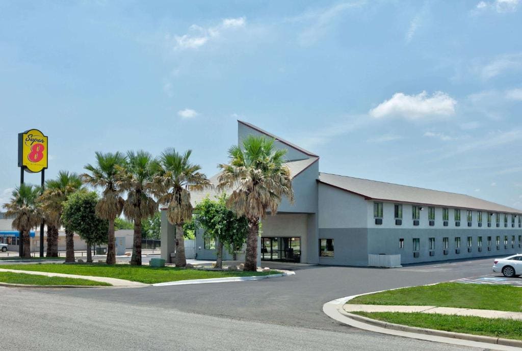 Super 8 by Wyndham New Braunfels I-35 - Main view