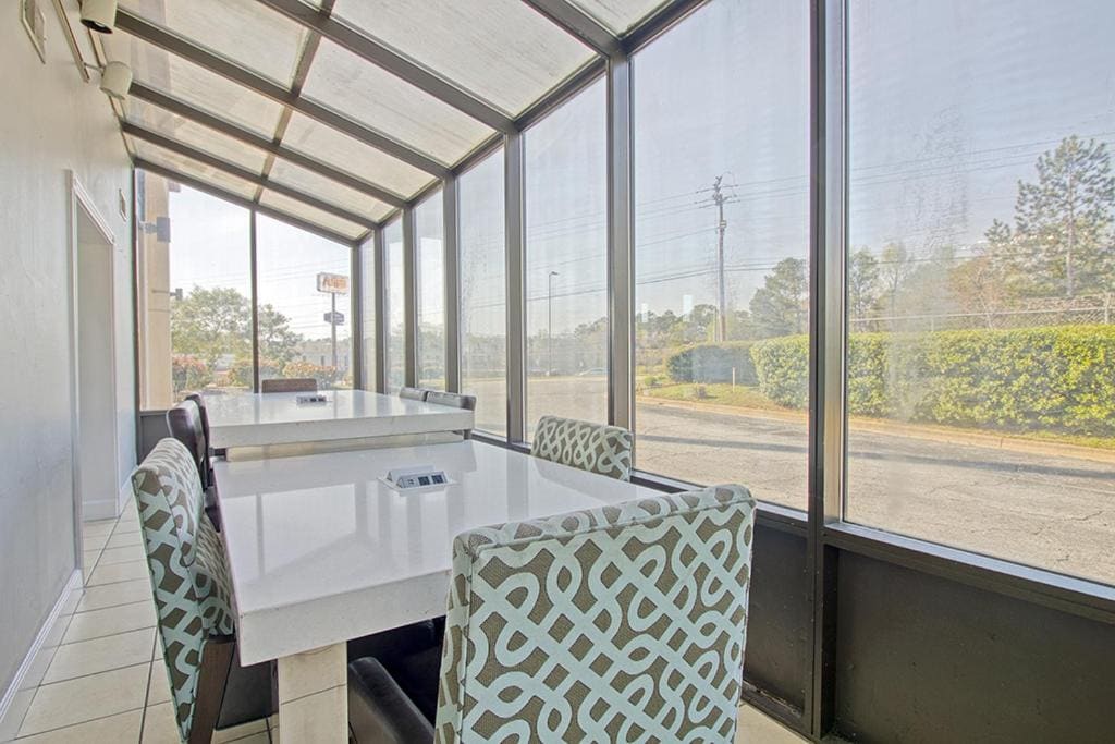 Regency Inn & Suites - View 5