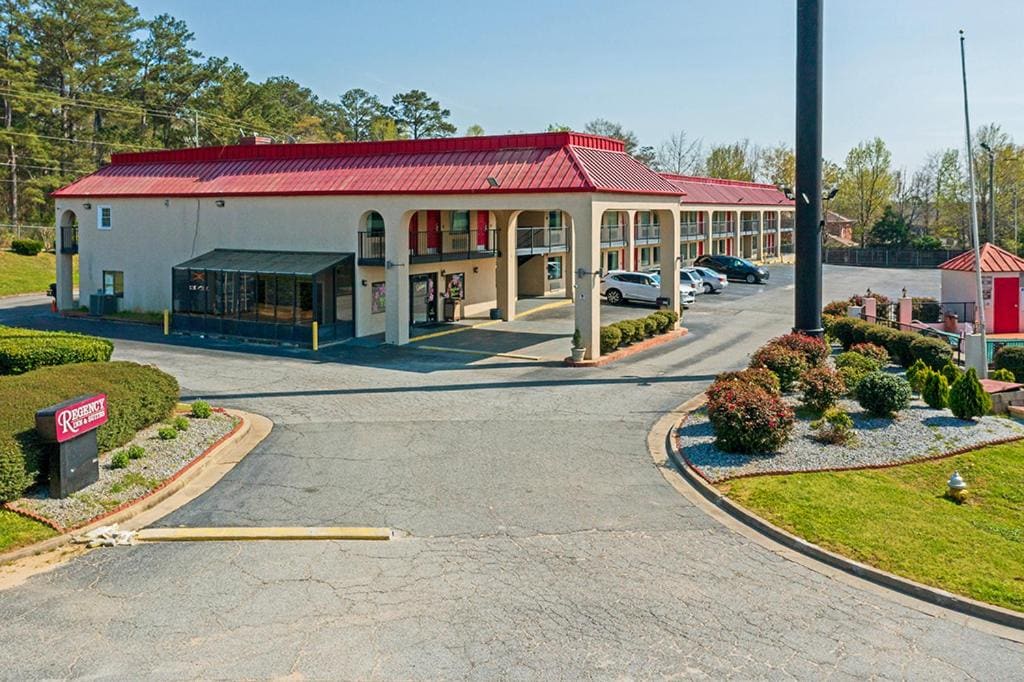 Regency Inn & Suites - Main view
