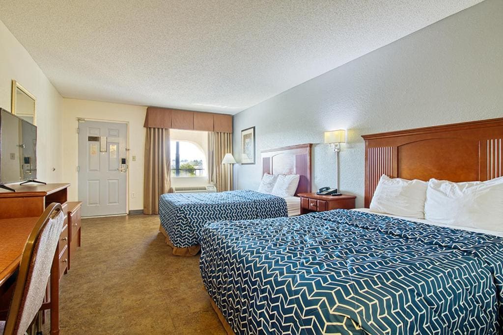 Regency Inn & Suites - View 2