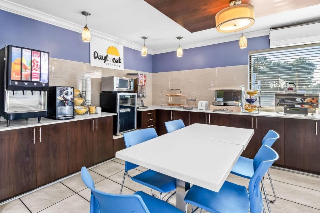 Days Inn by Wyndham Goose Creek - View 4