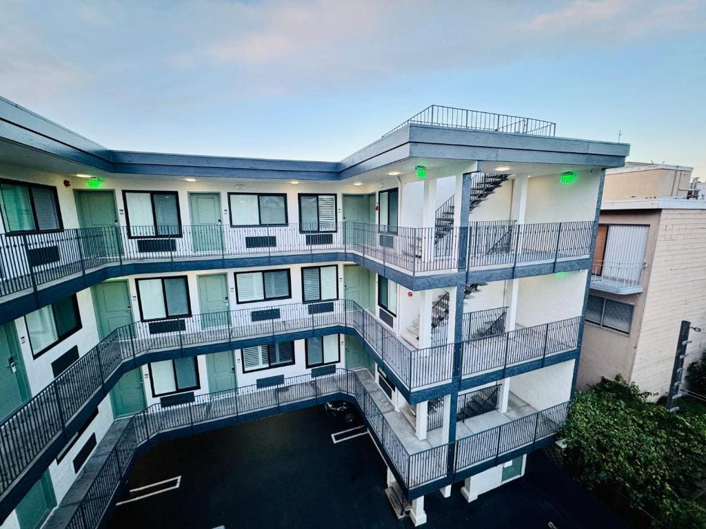 La Casa Inn - View 5