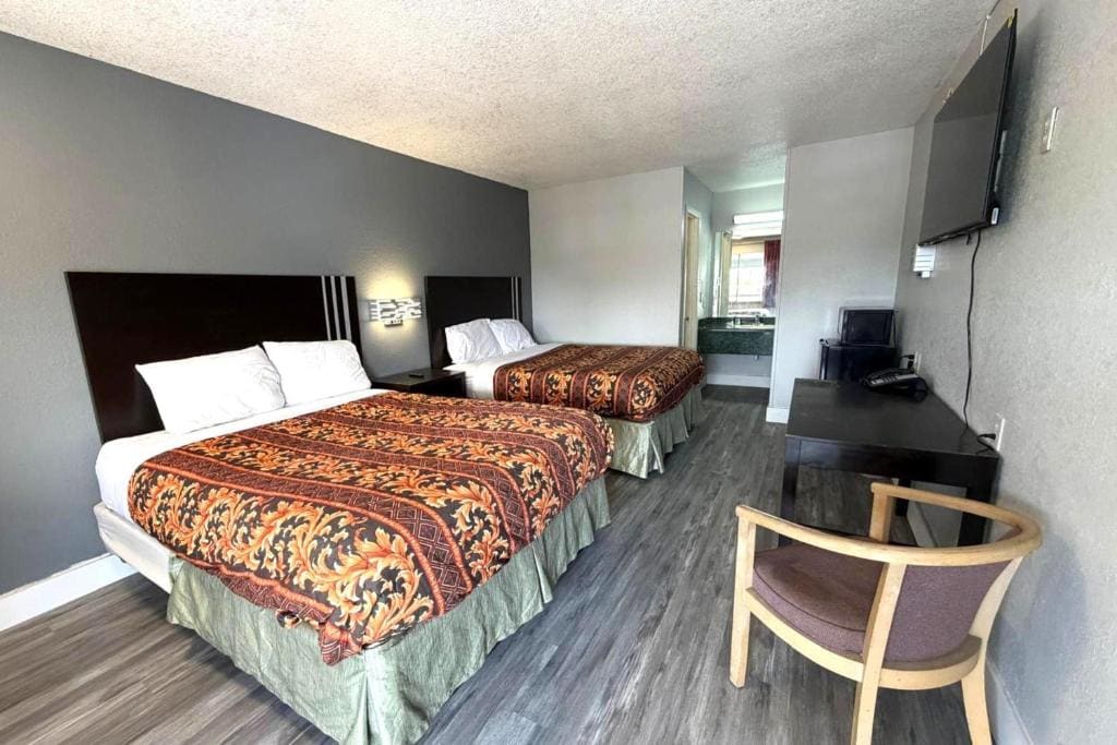 Regency Inn Three Rivers I-37 - View 2