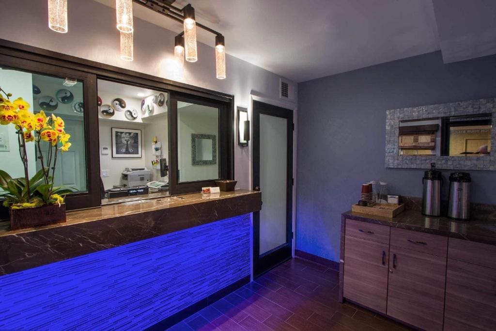 Regency Inn in Los Angeles - View 3