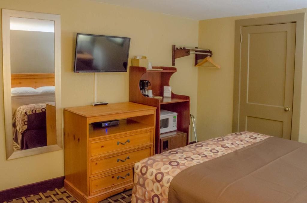 Relax Inn - Bryson City - View 7