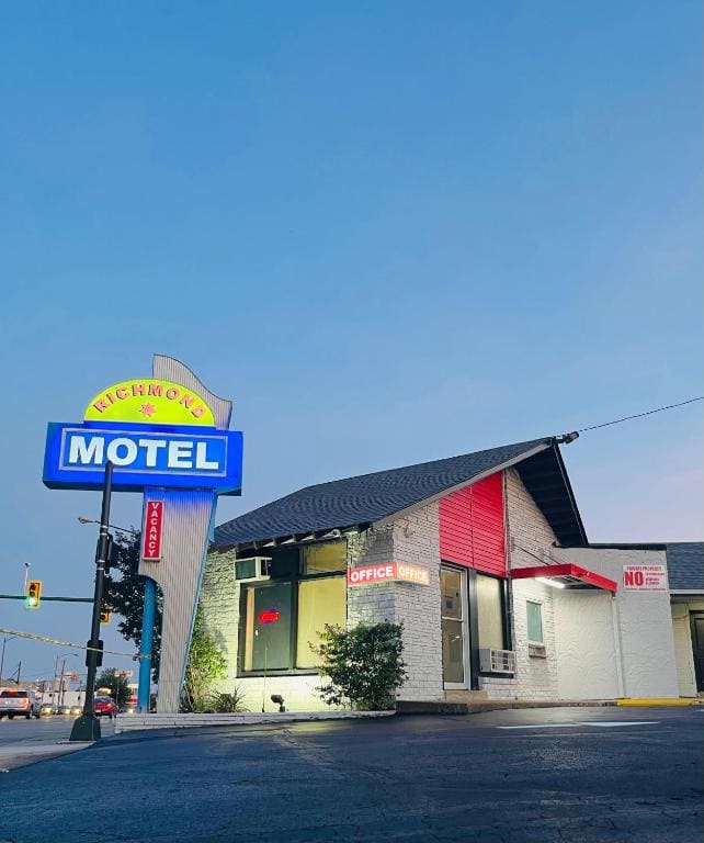 Richmond Motel - View 3