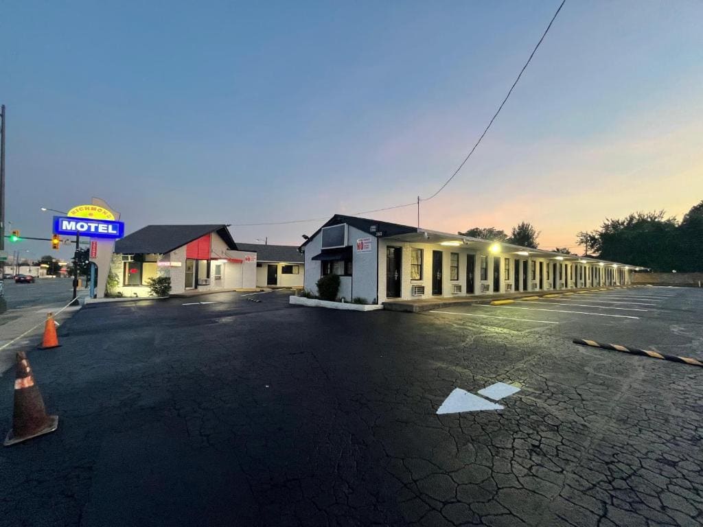 Richmond Motel - Main view