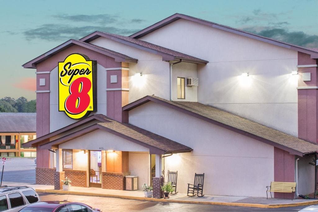 Super 8 by Wyndham Roanoke VA - Main view