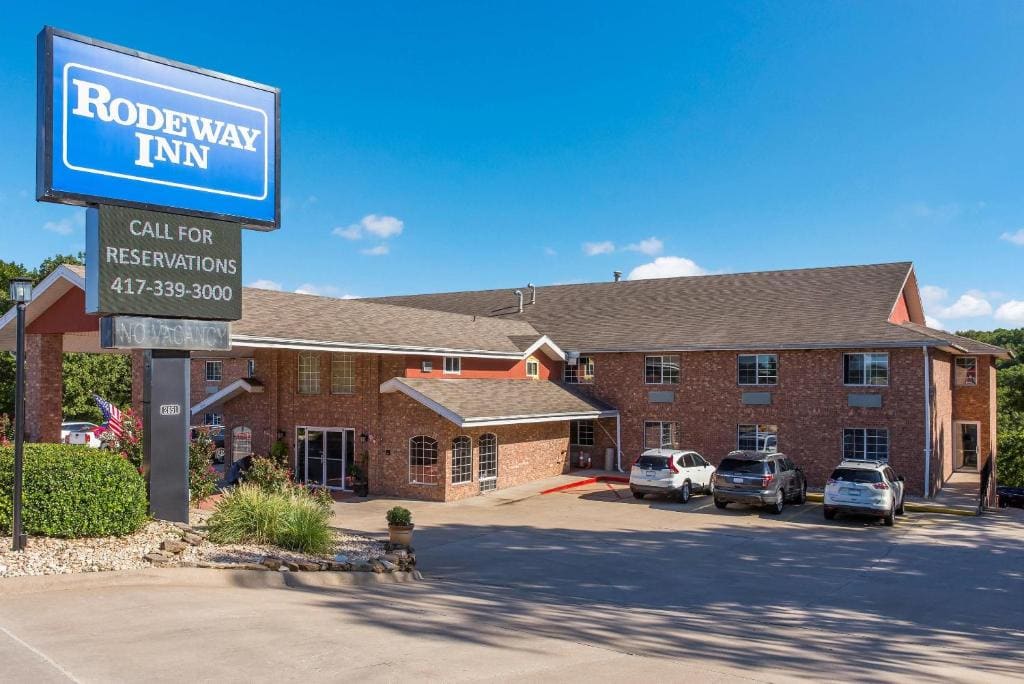 Rodeway Inn Branson, Brick House - View 5
