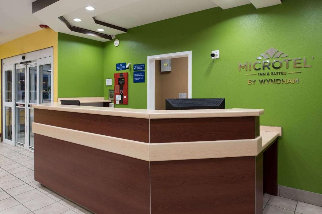 Microtel Inn by Wyndham Rogers - View 4