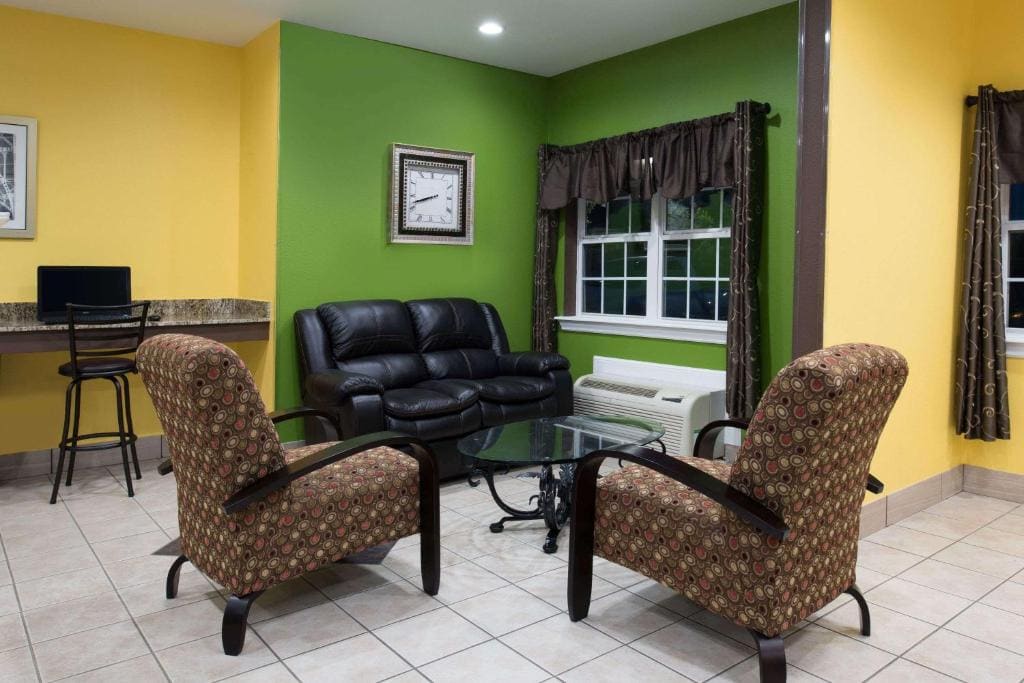 Microtel Inn by Wyndham Rogers - View 3