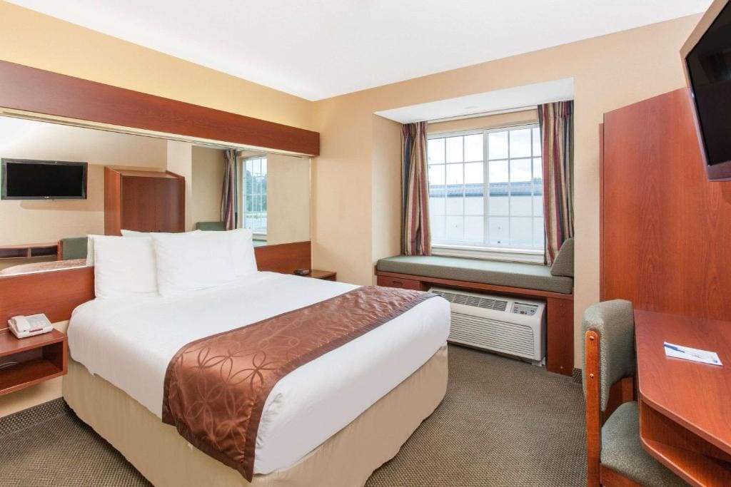 Microtel Inn by Wyndham Rogers - View 2